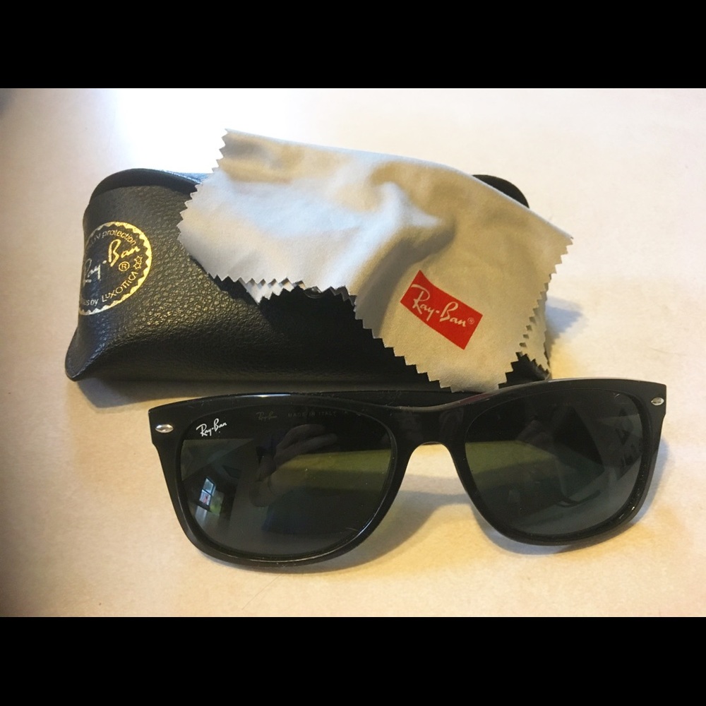 Oversized black Ray-Ban Wayfarer Sunglasses!